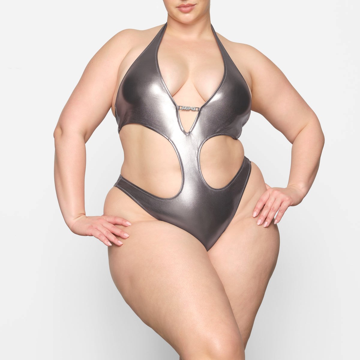 SKIMS Metallic Swim Halter Monokini Carbon | QU1762405