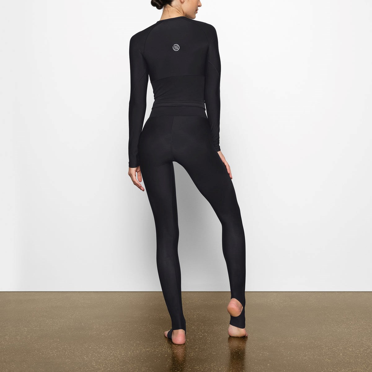 SKIMS Skims Performance High-waisted Stirrup Legging Onyx | QC1082754