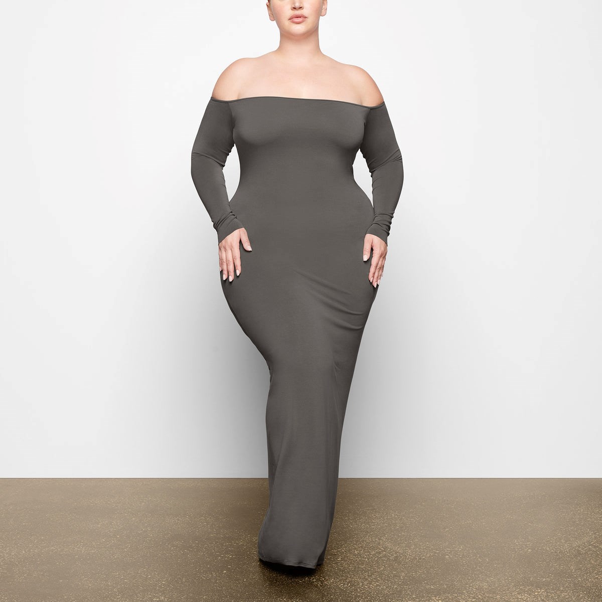 SKIMS Smooth Lounge Off The Shoulder Saty Gunmetal | LG9456187